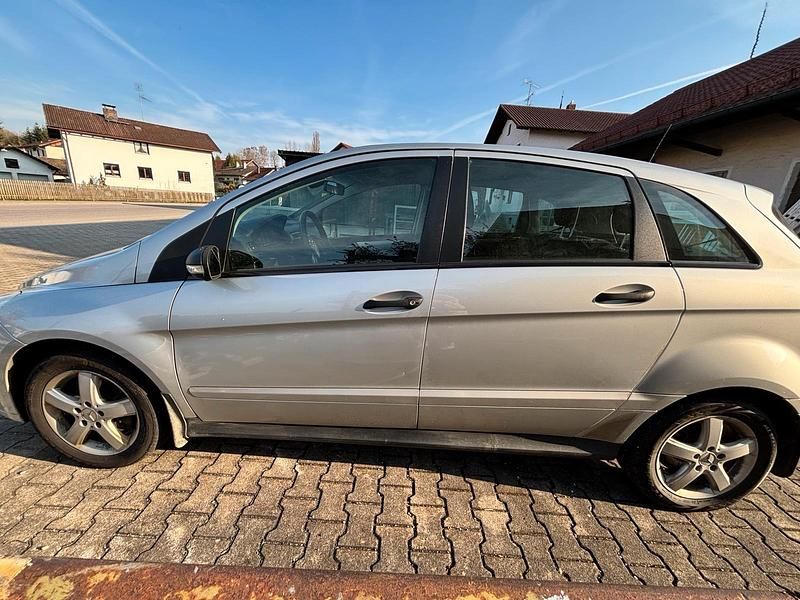 Gebraucht Mercedes B200 100 PS (73 kW) 2006 Grau Van / Kleinbus