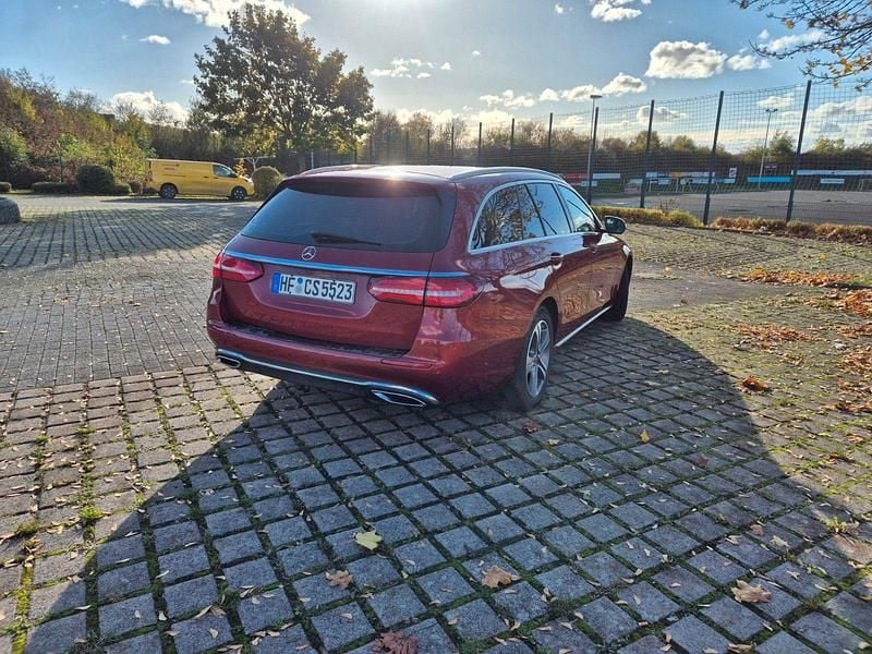 Gebraucht Mercedes E220 194 PS (142 kW) 2017 Rot Kombi
