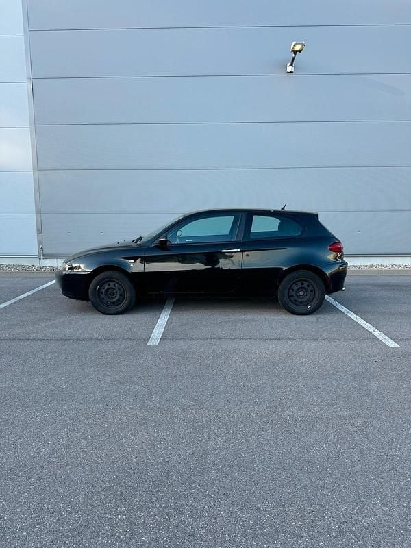 Gebraucht Alfa Romeo 147 115 PS (84 kW) 2005 Schwarz Kleinwagen