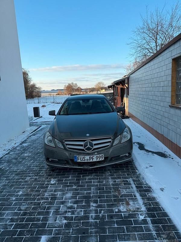 Braun Gebraucht 2010 Mercedes E250 Coupé | 9.000 € (Guter Preis) - Bild 1/4