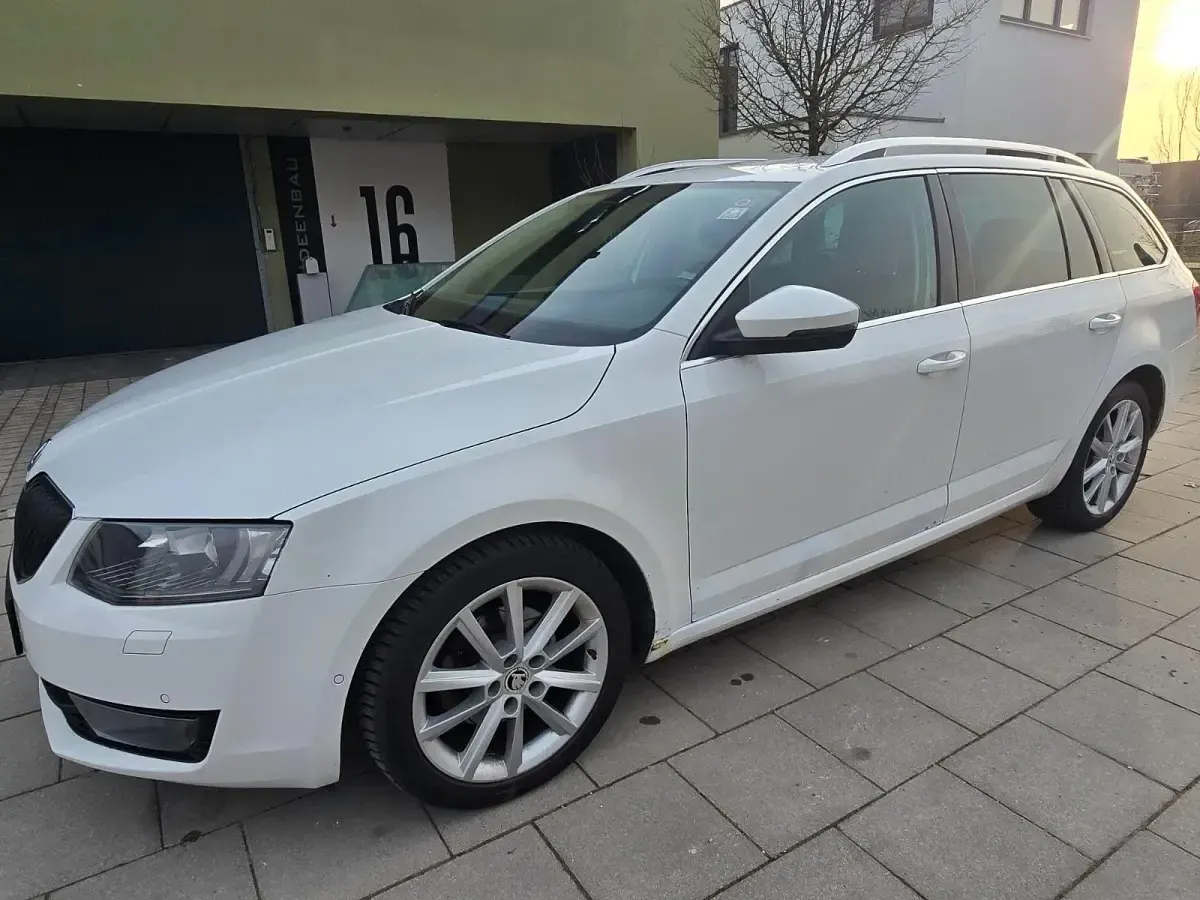 Gebraucht Skoda Octavia Elegance 150 PS (110 kW) 2014 Weiß Kleinwagen