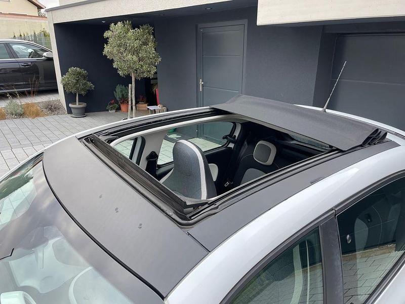 Weiß Gebraucht 2021 Renault Twingo Kleinwagen | 9.990 € (Guter Preis) - Bild 1/4