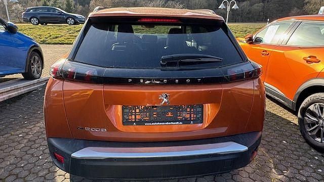 Gebraucht Peugeot e-2008 Allure 100 kW (136 PS) 2021 Orange fusion SUV