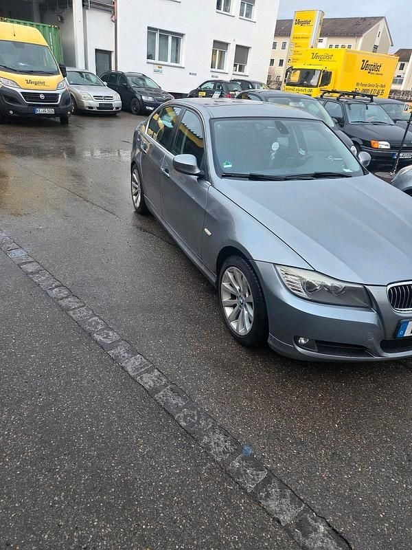 Grau Gebraucht 2010 BMW 325 Limousine | 8.500 € (Guter Preis) - Bild 1/4