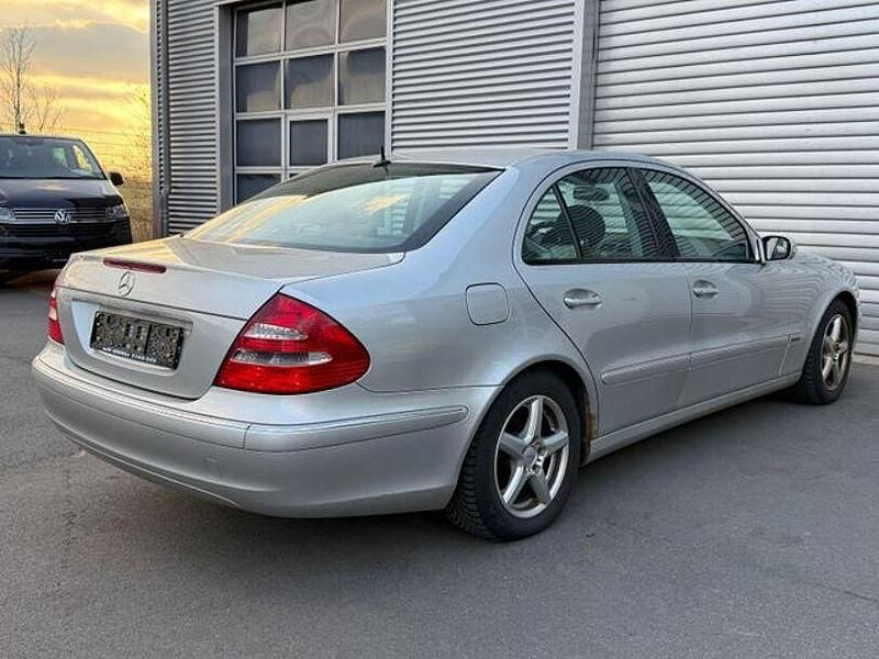 Gebraucht Mercedes E320 Avantgarde 204 PS (150 kW) 2003 Silber Limousine