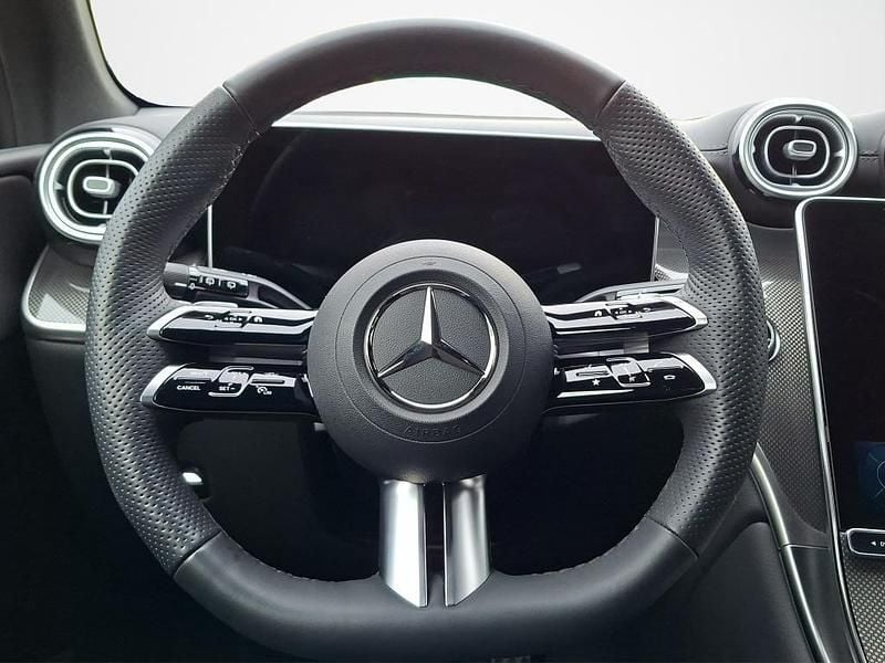 Gebraucht Mercedes GLC300 AMG 269 PS (197 kW) 2025 Metalliclack obsidianschwarz SUV