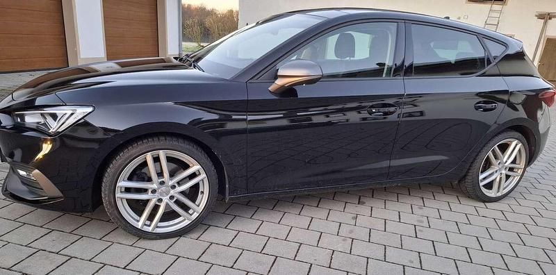 Gebraucht Seat Leon FR 190 PS (139 kW) 2022 Schwarz Kleinwagen