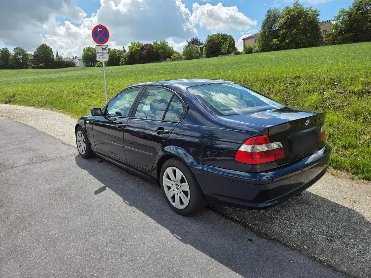 Gebraucht BMW 320 150 PS (110 kW) 2002 Blau Limousine