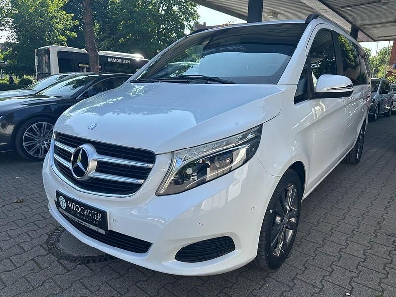 Weiß Gebraucht 2017 Mercedes V250 Edition Van / Kleinbus | 35.550 € (Fairer Preis) - Bild 1/4