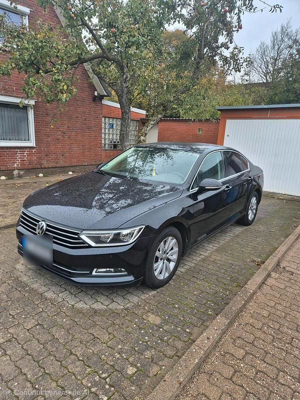 Schwarz Gebraucht 2018 VW Passat Comfortline Limousine | 11.900 € (Superpreis) - Bild 1/4