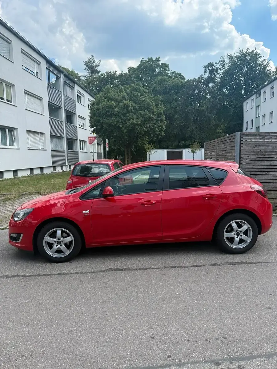 Gebraucht Opel Astra 140 PS (102 kW) 2013 Limousine