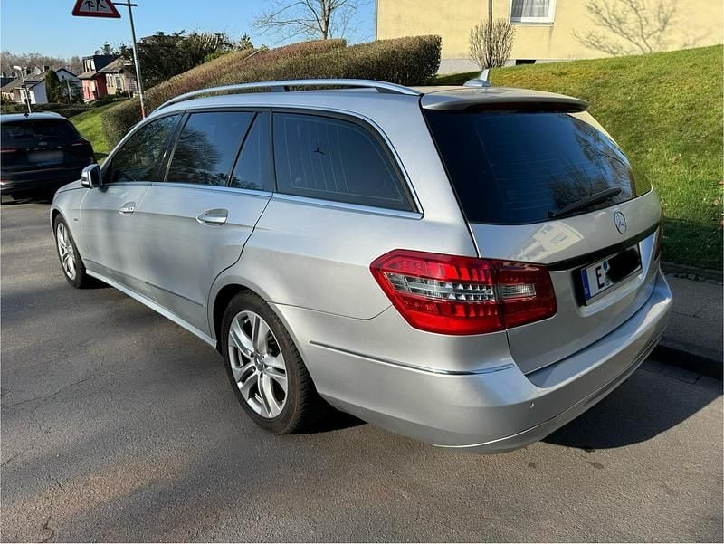 Gebraucht Mercedes E220 Avantgarde 170 PS (125 kW) 2011 Silber Kombi