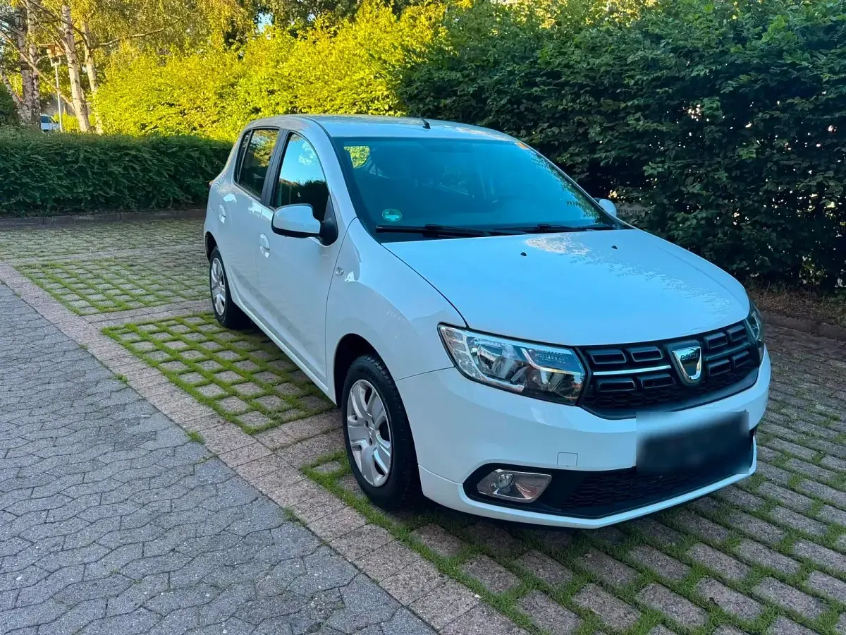 Gebraucht Dacia Sandero 75 PS (55 kW) 2018 Weiß Limousine