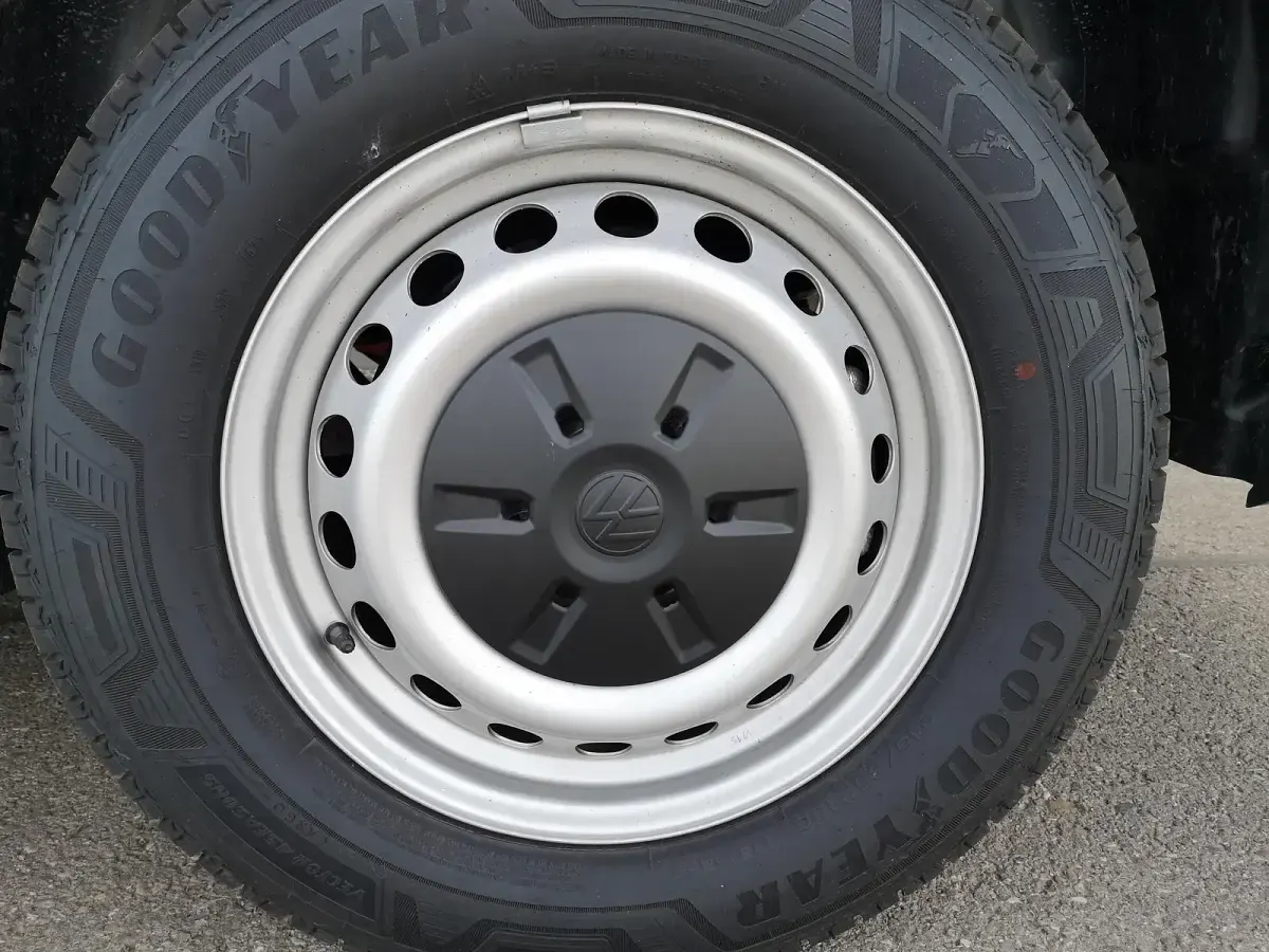 Neu VW T7 100 kW (136 PS) 2026 (stonegrey) Van