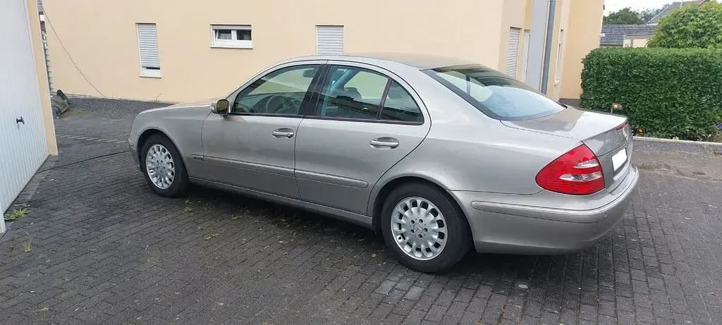 Gebraucht Mercedes E220 Elegance 150 PS (110 kW) 2004 Grau Limousine
