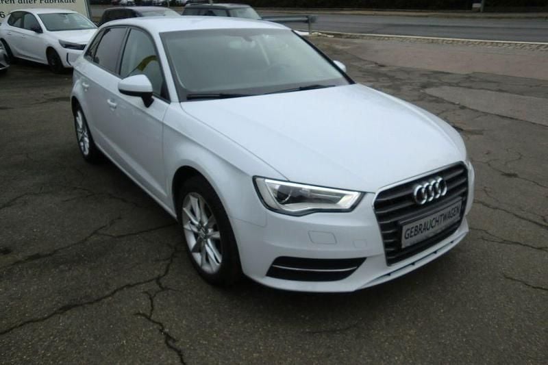 Gebraucht Audi A3 Attraction 110 PS (80 kW) 2014 Weiß Limousine