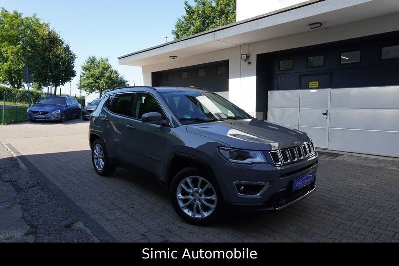 Grau Gebraucht 2020 Jeep Compass Limited SUV | 18.899 € (Fairer Preis) - Bild 1/4