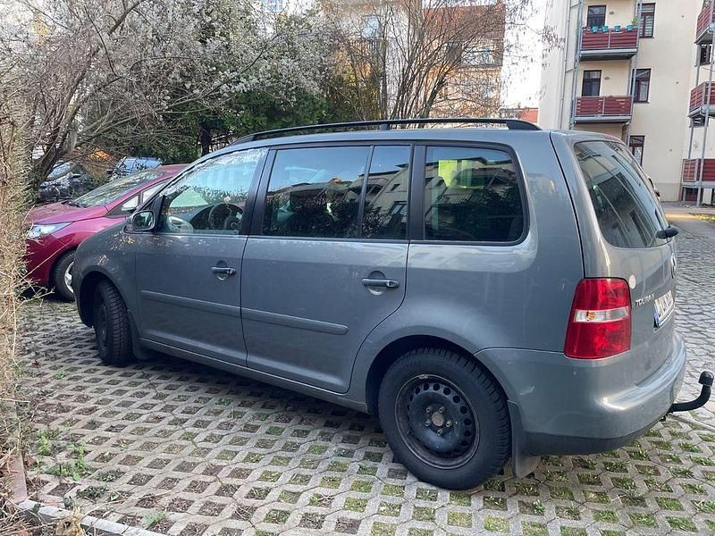 Gebraucht VW Touran Trendline 102 PS (75 kW) 2004 Silber Van / Kleinbus