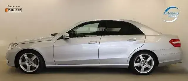 Gebraucht Mercedes E500 387 PS (284 kW) 2009 Iridiumsilber metalliclack (metallic) Limousine