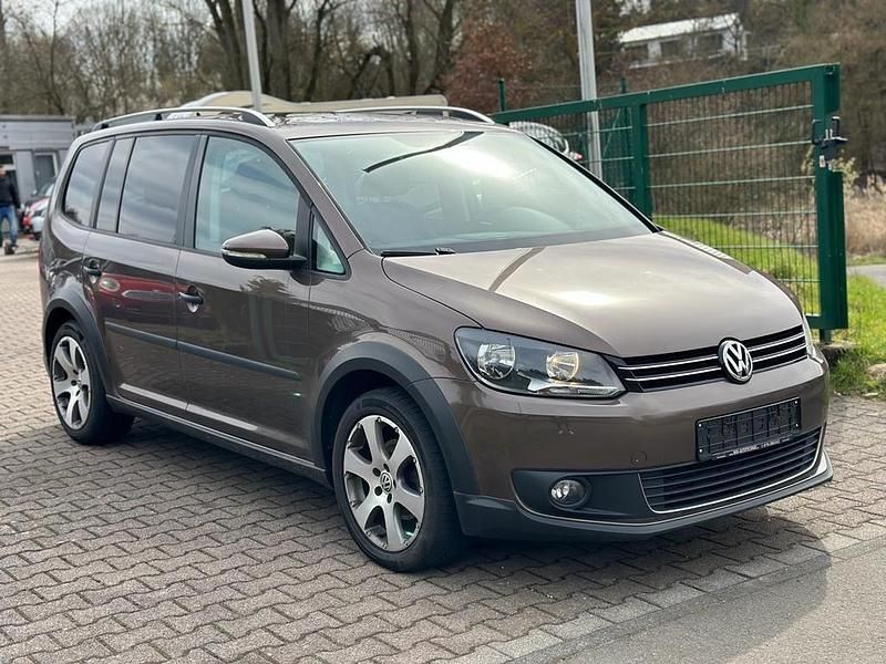 Gebraucht VW Touran Cross 105 PS (77 kW) 2012 Braun Van / Kleinbus