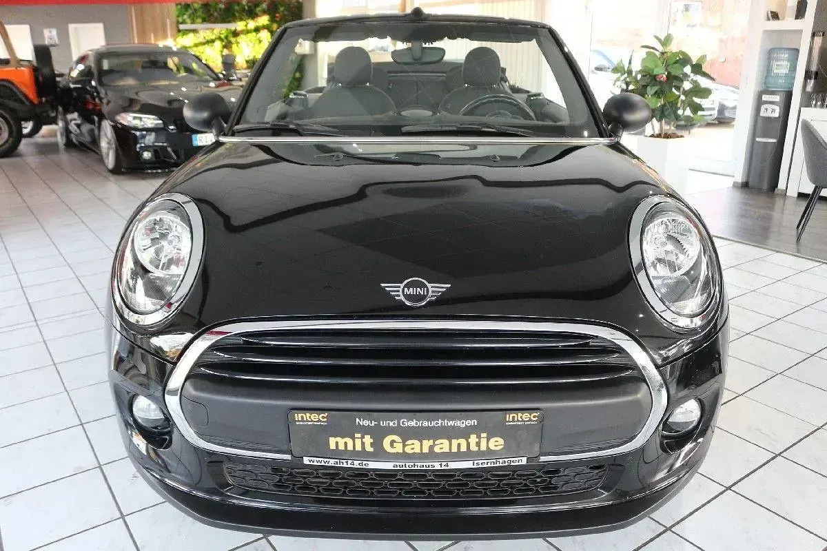 Gebraucht Mini One Cabriolet 102 PS (75 kW) 2019 Midnight black metallic Cabrio