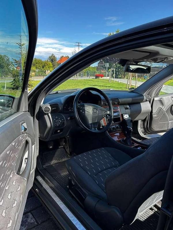 Gebraucht Mercedes C180 143 PS (105 kW) 2003 Schwarz Coupé