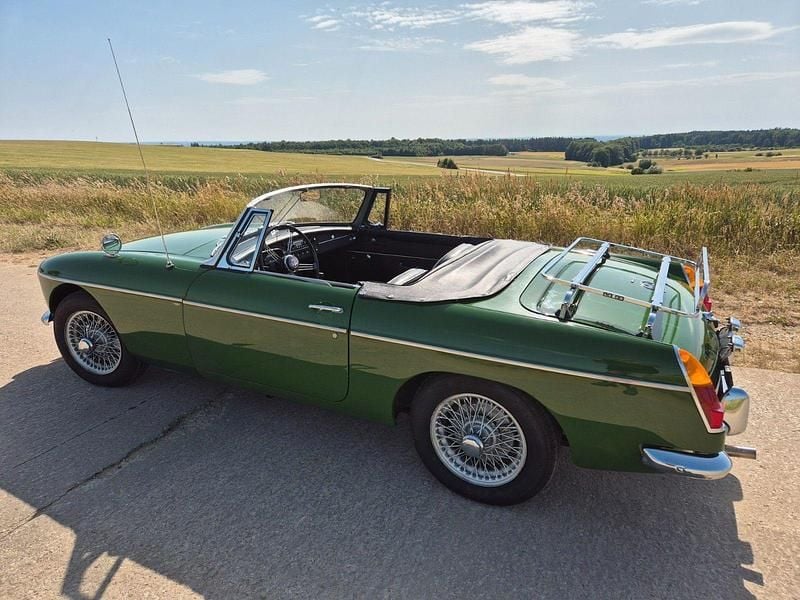 Second-hand MG B 95 CP (69 kW) 1966 Verde Cabrio