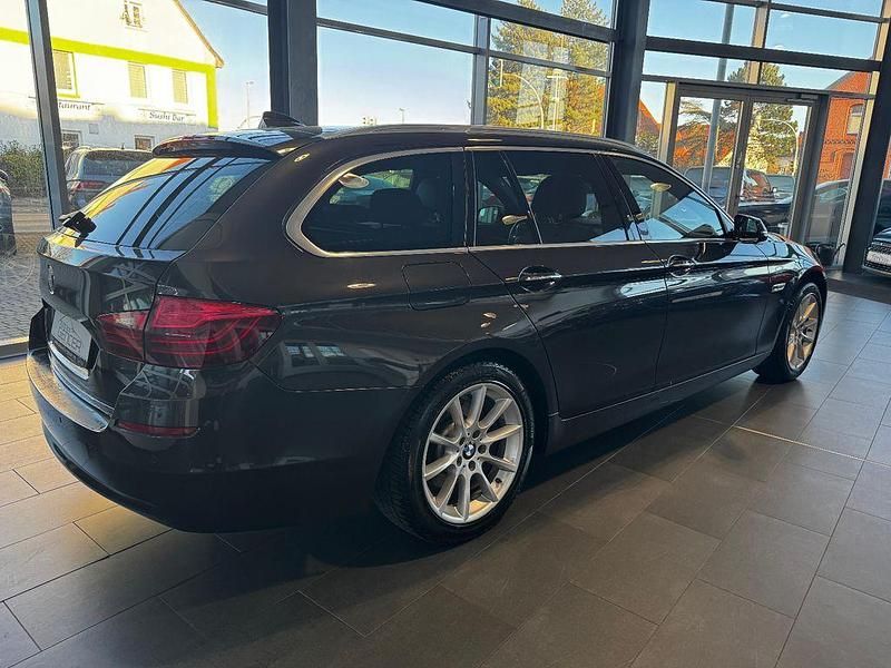 Gebraucht BMW 520 Sport Line 190 PS (139 kW) 2016 Braun Limousine