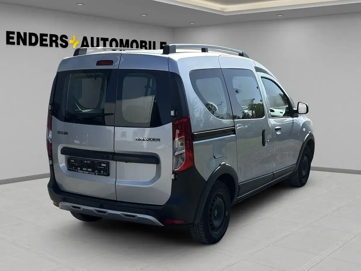 Gebraucht Dacia Dokker Stepway 131 PS (96 kW) 2021 Highlandgrau Van / Kleinbus