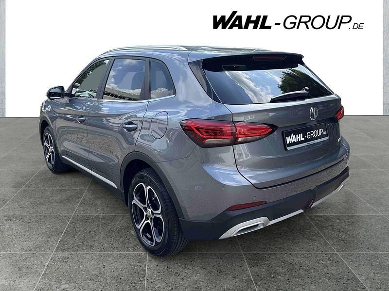 Neu MG ZS 116 PS (85 kW) 2025 Grau Limousine