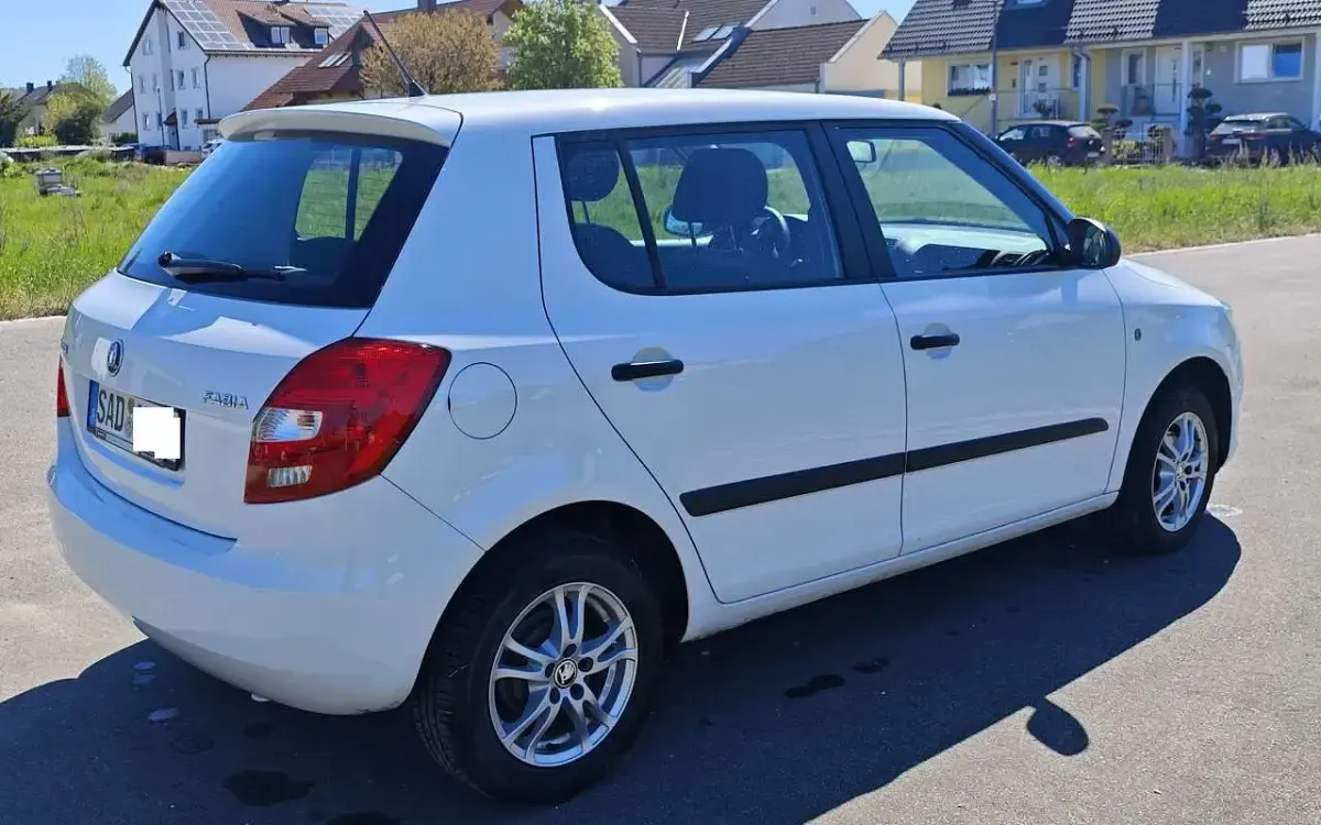Gebraucht Skoda Fabia Cool Edition 60 PS (44 kW) 2014 Weiß Limousine