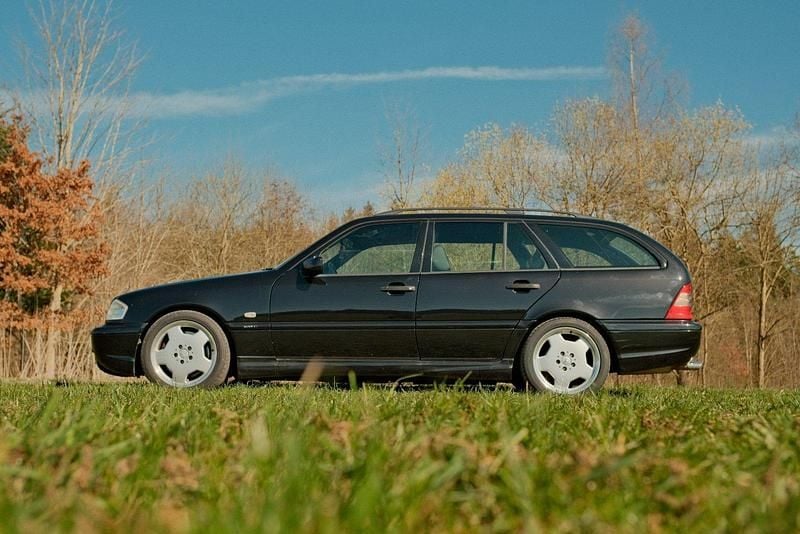 Schwarz Gebraucht 1999 Mercedes C43 AMG AMG Kombi | 12.000 € - Bild 1/3