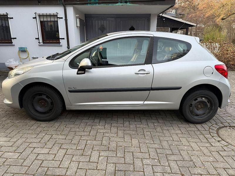 Gebraucht Peugeot 207 Urban Move 95 PS (69 kW) 2009 Grau Limousine
