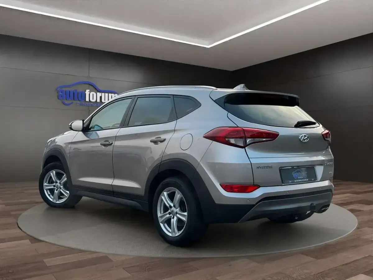 Gebraucht Hyundai Tucson Intro Edition 136 PS (100 kW) 2016 Beige SUV