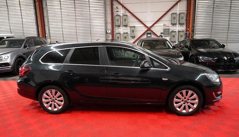 Gebraucht Opel Astra Exklusiv 165 PS (121 kW) 2015 Schwarz Kombi