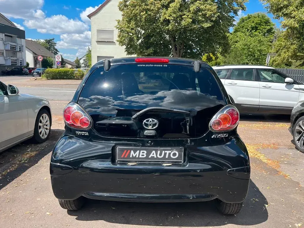Gebraucht Toyota Aygo 68 PS (50 kW) 2012 Schwarz Kleinwagen