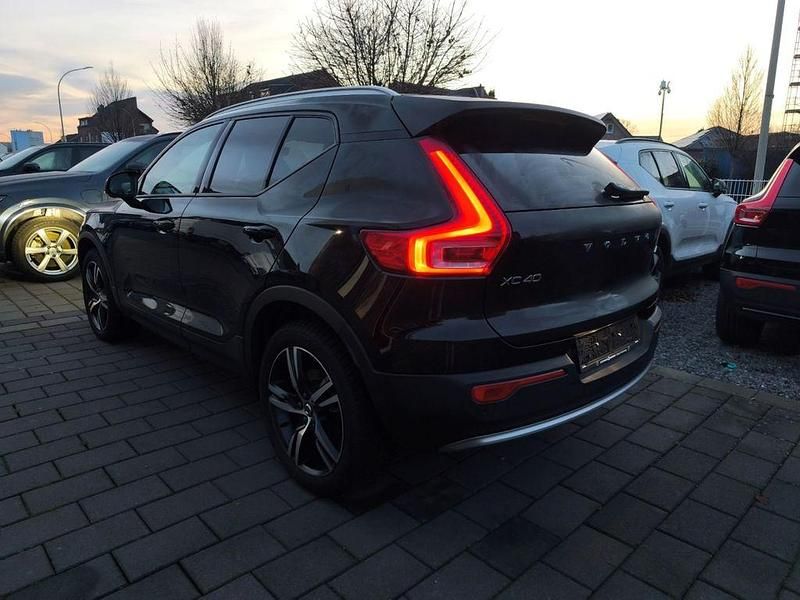 Gebraucht Volvo XC40 Core 163 PS (119 kW) 2025 Schwarz SUV