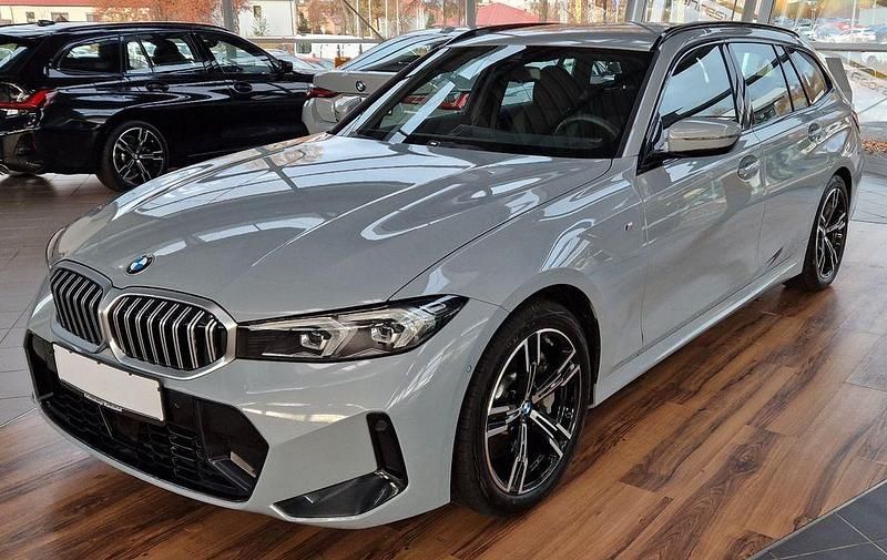 Grau Gebraucht 2024 BMW 330 M Sport Limousine | 40.998 € (Superpreis) - Bild 1/4