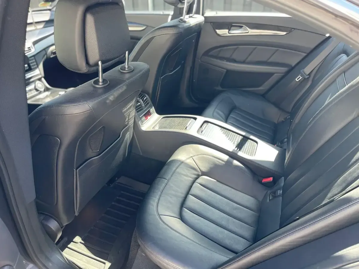 Gebraucht Mercedes CLS350 265 PS (194 kW) 2011 Grau Coupé