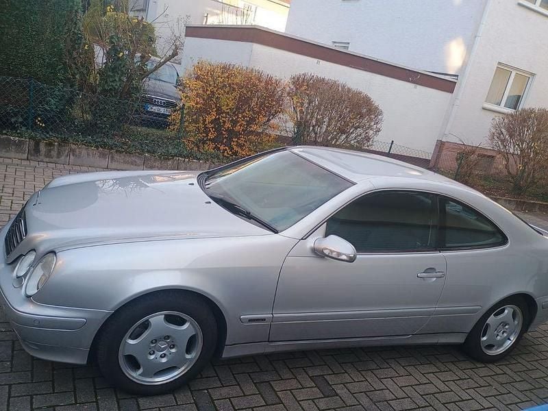 Silber Gebraucht 2001 Mercedes CLK320 Elegance Coupé | 5.000 € (Guter Preis) - Bild 1/4