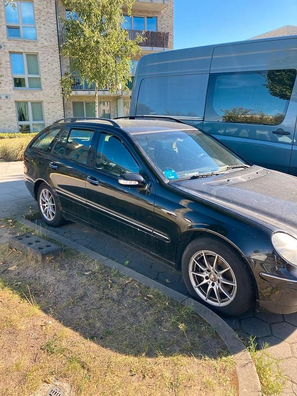 Schwarz Gebraucht 2004 Mercedes C180 Elegance Kombi | 999 € (Fairer Preis) - Bild 1/4