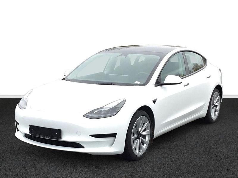 Weiß Gebraucht 2022 Tesla Model 3 Standard Range Limousine | 27.290 € (Fairer Preis) - Bild 1/4