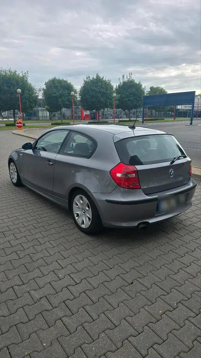 Gebraucht BMW 116 122 PS (89 kW) 2008 Grau Kleinwagen