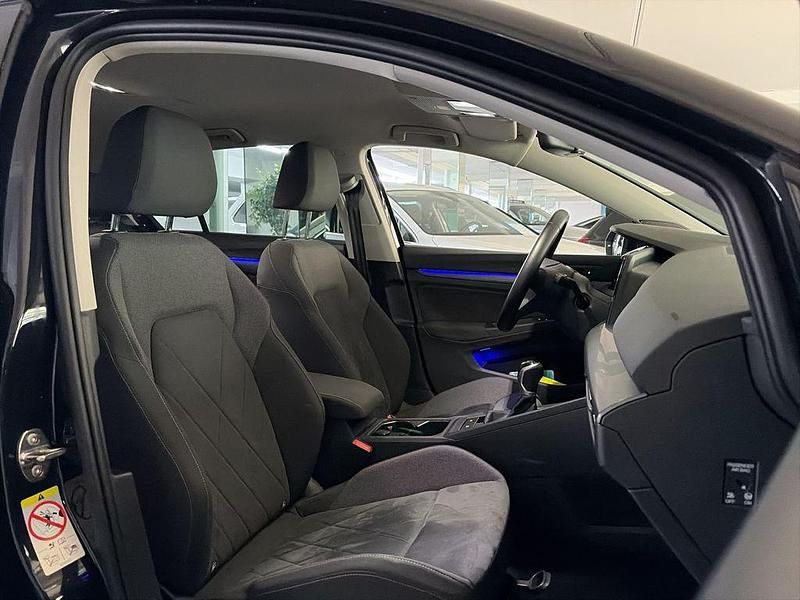 Gebraucht VW Golf Style 150 PS (110 kW) 2022 Deep black perleffekt Limousine