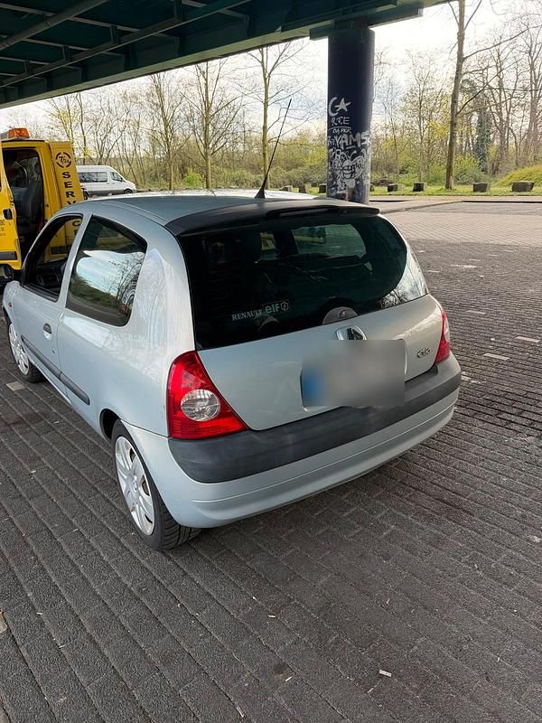 Gebraucht Renault Clio II 75 PS (55 kW) 2002 Silber Kleinwagen