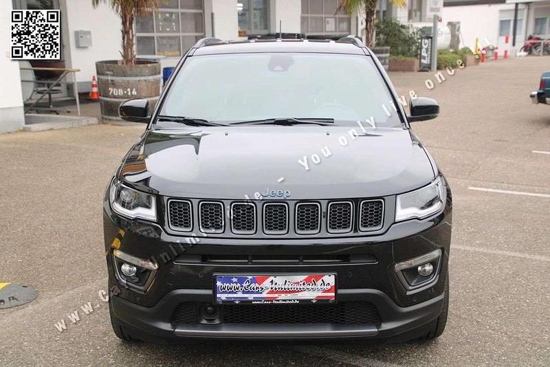 Carbon schwarz metallic Gebraucht 2021 Jeep Compass SUV | 26.900 € (Fairer Preis) - Bild 1/4