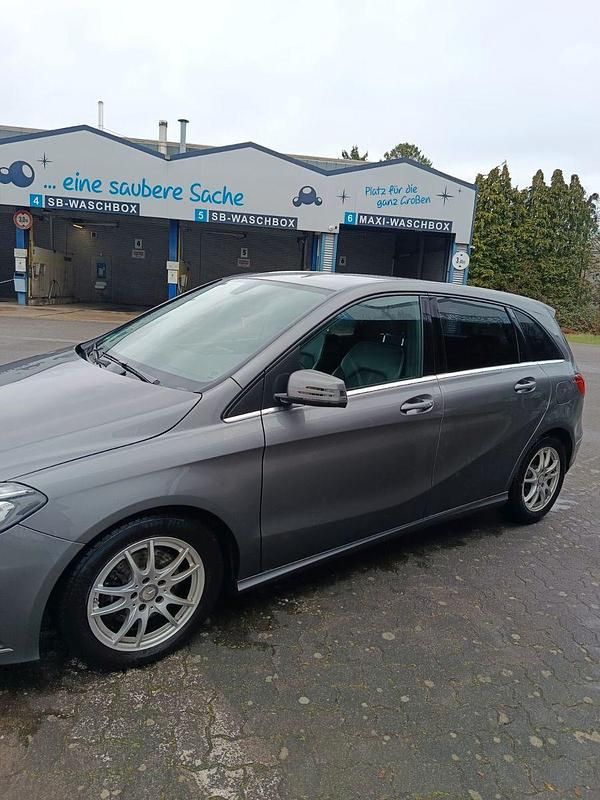 Gebraucht Mercedes B180 110 PS (80 kW) 2014 Grau Van / Kleinbus