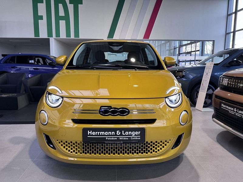 Neu Fiat 500 65 PS (47 kW) 2025 Gelb Limousine