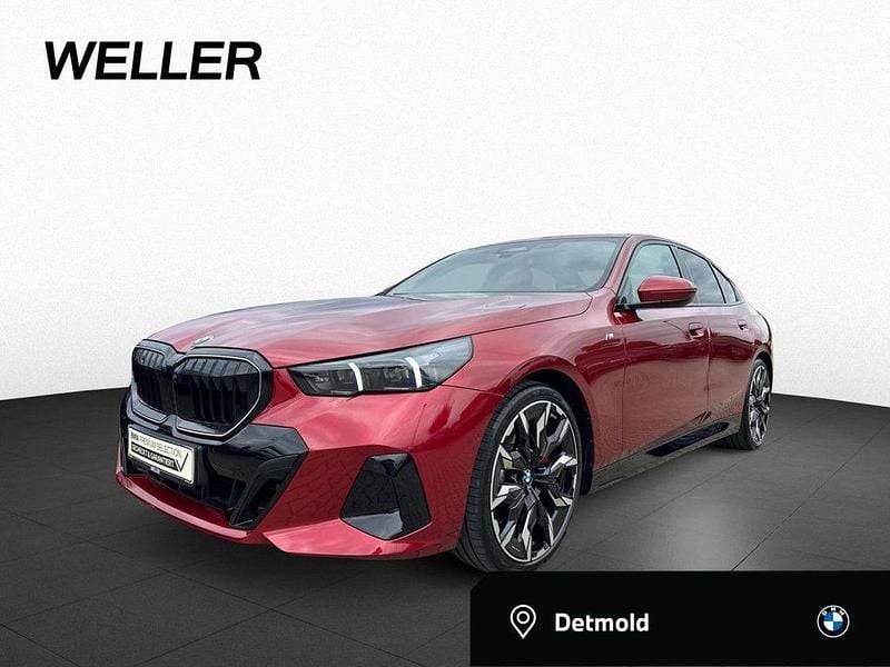 Dragon fire rot (rot) Gebraucht 2025 BMW 520 M Sport Limousine | 58.450 € (Teuer) - Bild 1/4