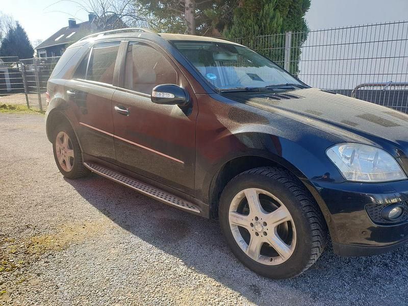 Gebraucht Mercedes ML320 224 PS (164 kW) 2007 Schwarz SUV